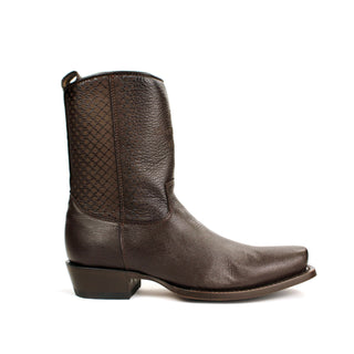 Genuine Deer boots feature a rich full-grain leather finish paired with beautiful detailing