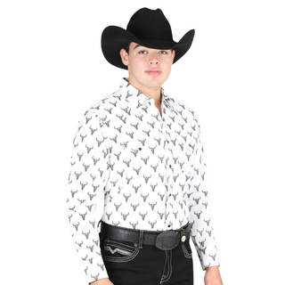 Model wearing El General men’s white bull skull print long sleeve Western shirt