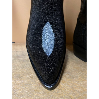 Los Altos Stingray J Toe Cowboy Boot - Black Single Stone toe cap view 