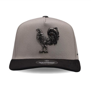Front view of Gallo Gris Snapback featuring metallic rooster emblem on gray crown