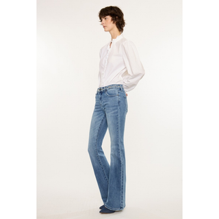 Side view fitted flare jeans light wash